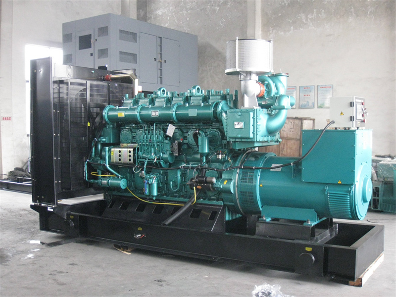 红河200KW 柴油发电机的油耗是多少?